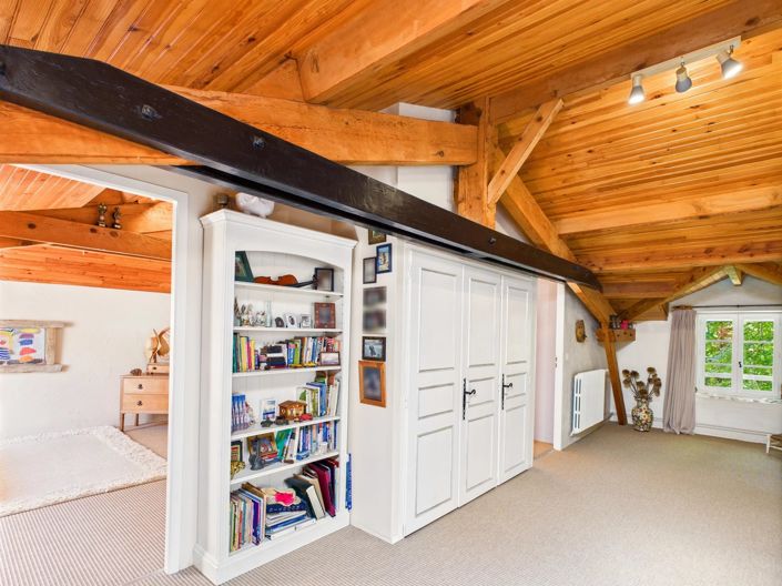 Image No.8-5 Bed House for sale