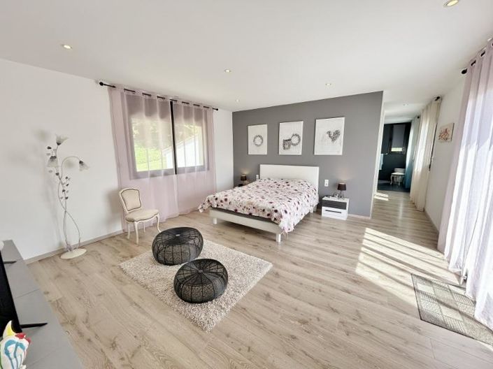 Image No.11-4 Bed House for sale