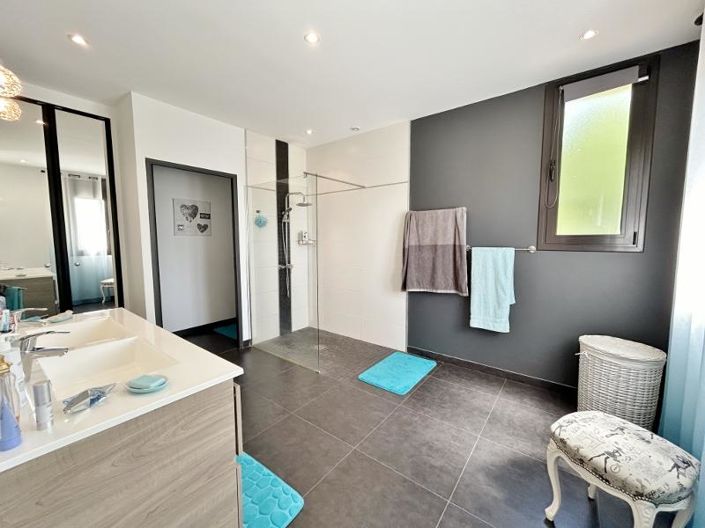 Image No.12-4 Bed House for sale