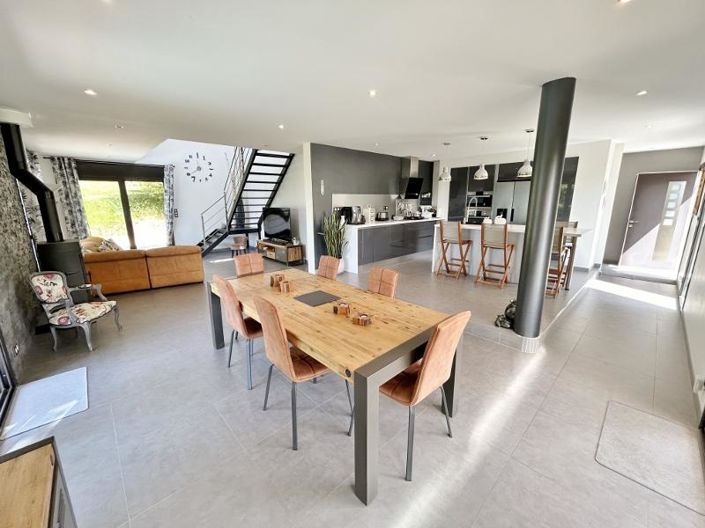 Image No.8-4 Bed House for sale