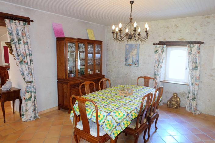 Image No.8-7 Bed House for sale