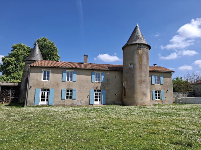 Image No.1-4 Bed Farmhouse for sale