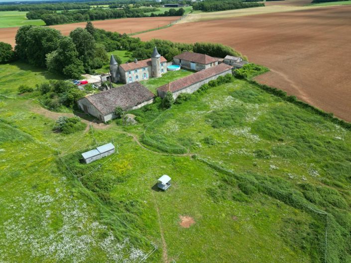 Image No.13-4 Bed Farmhouse for sale