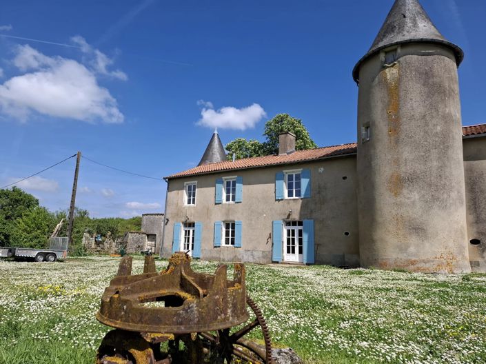 Image No.2-4 Bed Farmhouse for sale