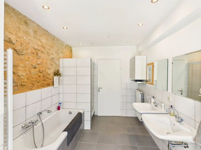 Image No.10-7 Bed House for sale