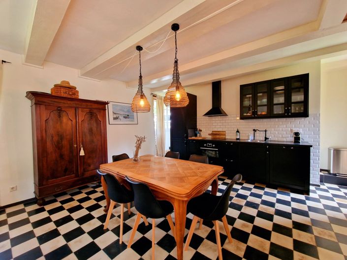 Image No.6-11 Bed House for sale