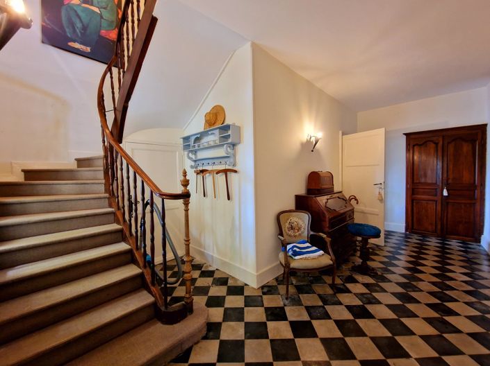 Image No.7-11 Bed House for sale