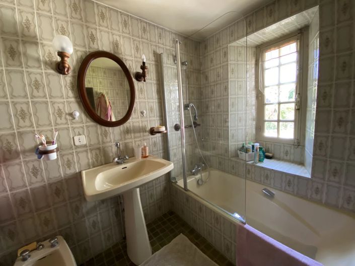 Image No.8-6 Bed House for sale