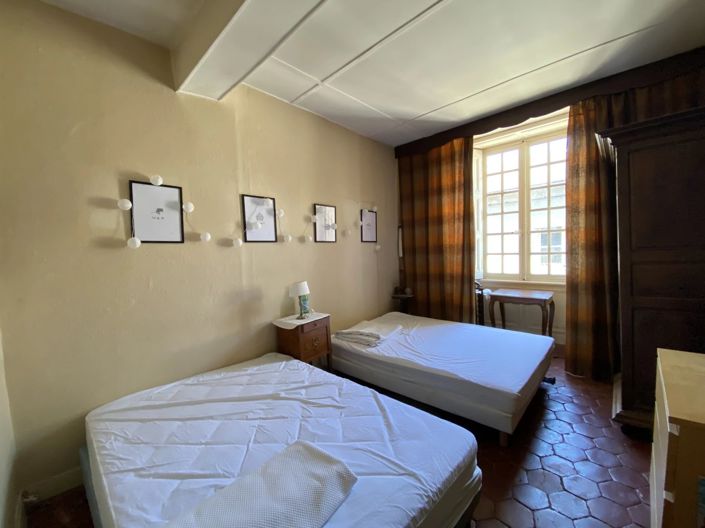 Image No.9-6 Bed House for sale