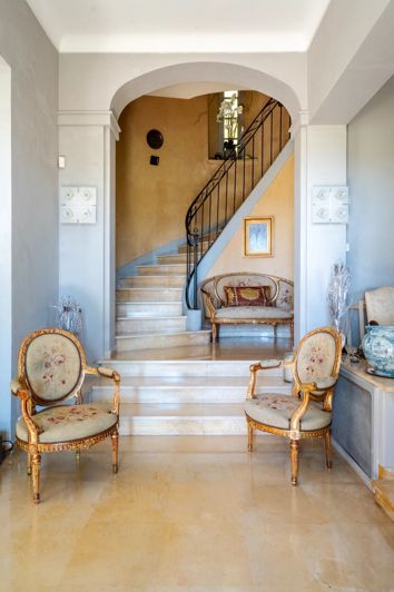 Image No.11-7 Bed Property for sale