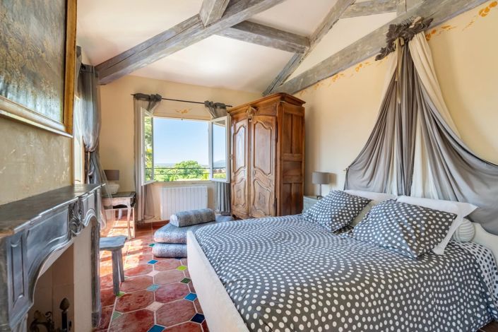 Image No.12-7 Bed Property for sale