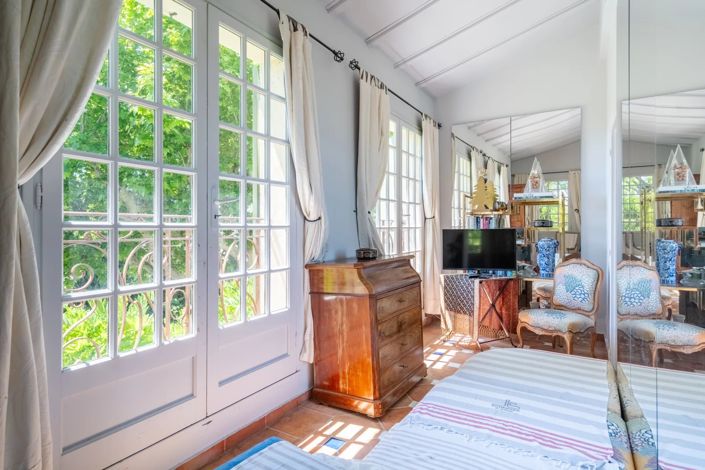 Image No.9-7 Bed Property for sale