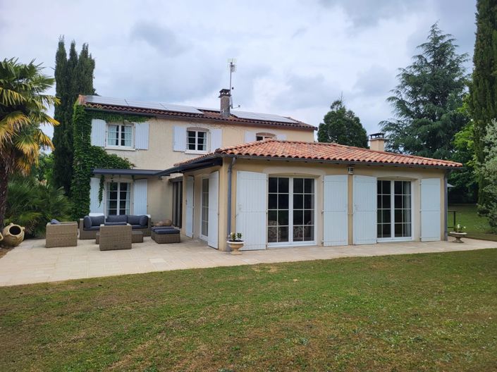 Image No.1-4 Bed House for sale