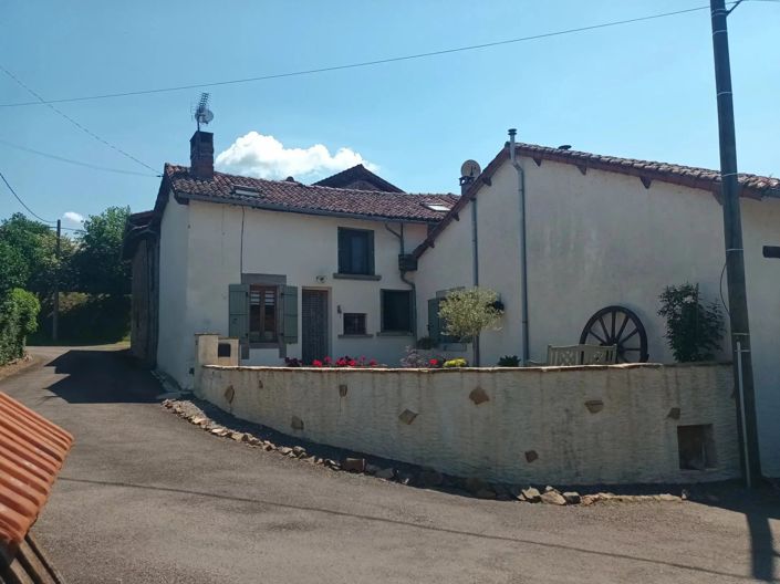 Image No.1-Maison de village de 2 chambres à vendre à Chabanais