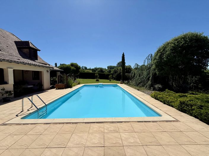 Image No.2-4 Bed House for sale