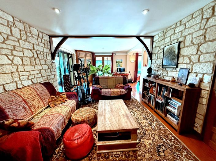 Image No.6-4 Bed House for sale