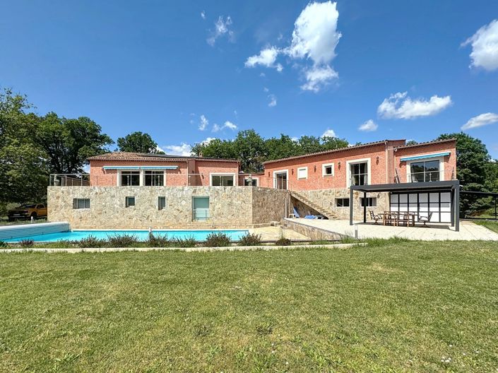 Image No.8-10 Bed House for sale