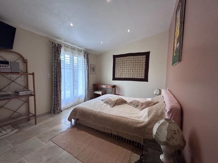 Image No.10-6 Bed House for sale