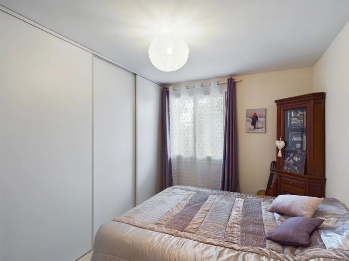 Image No.11-6 Bed House for sale
