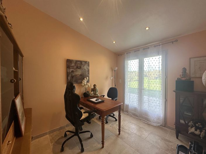 Image No.12-6 Bed House for sale