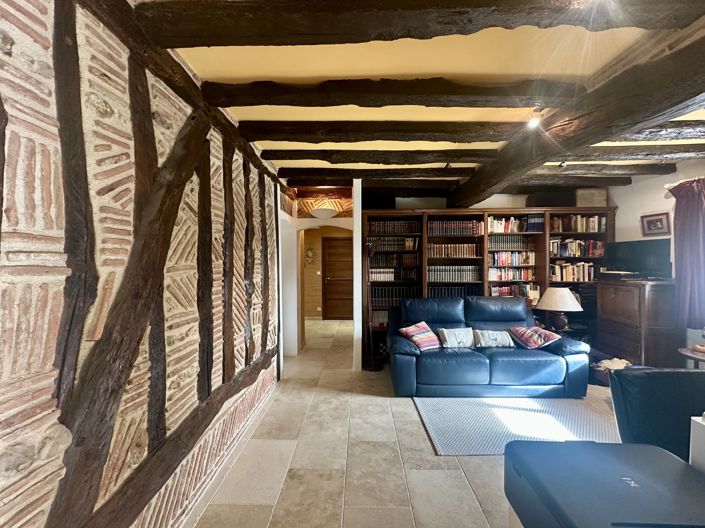Image No.6-6 Bed House for sale