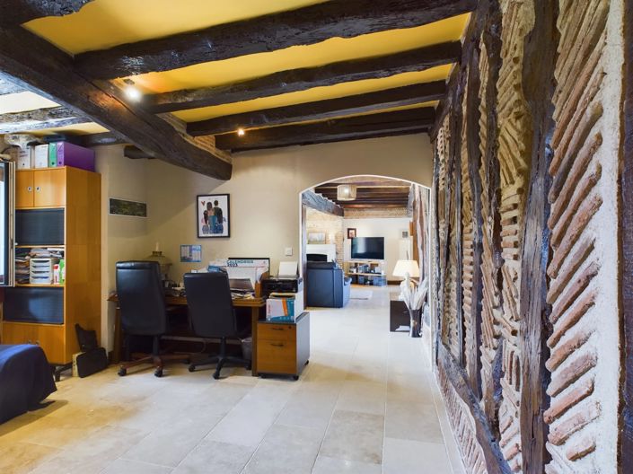 Image No.8-6 Bed House for sale