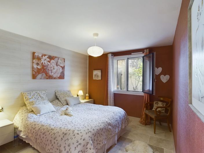 Image No.8-6 Bed House for sale