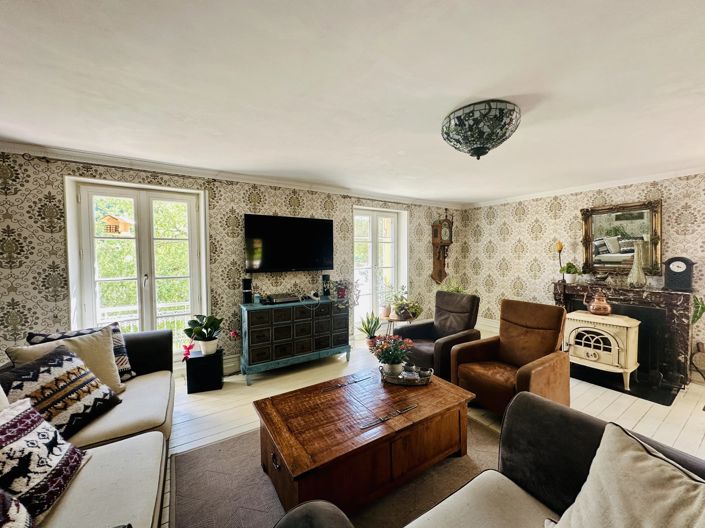 Image No.11-19 Bed House for sale