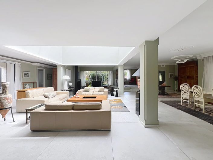 Image No.1-4 Bed House for sale