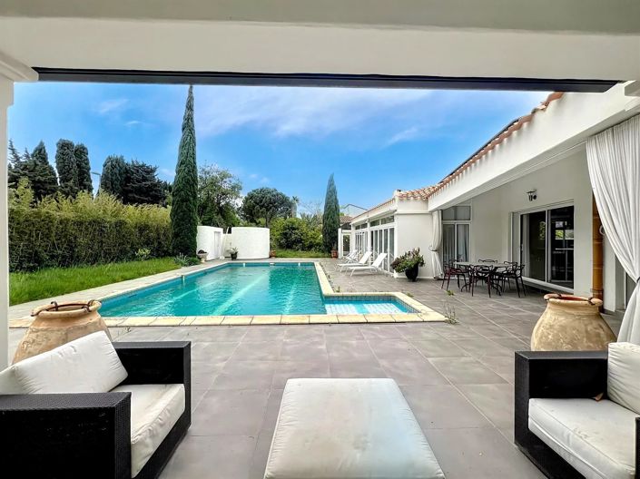 Image No.1-4 Bed House for sale