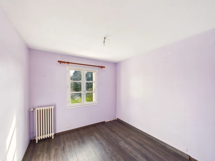 Image No.10-6 Bed House for sale