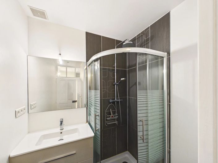 Image No.8-6 Bed House for sale