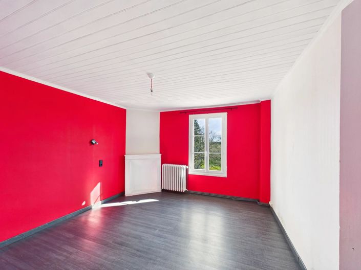 Image No.9-6 Bed House for sale