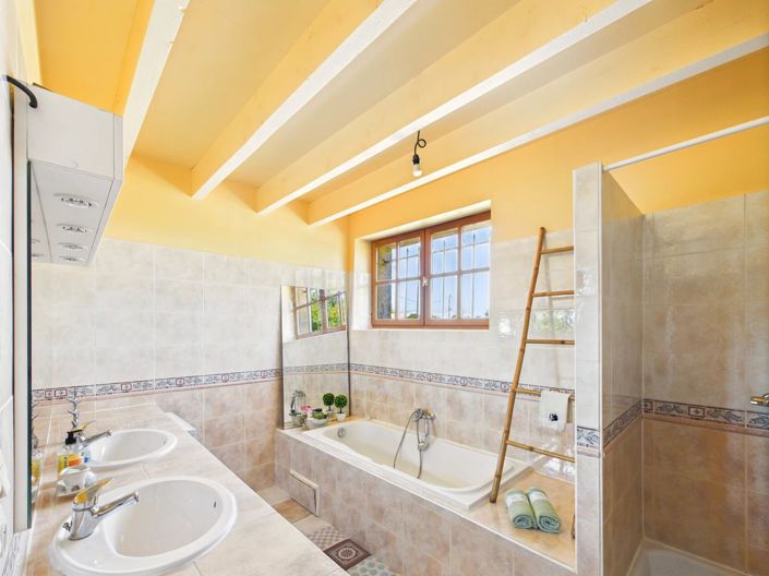 Image No.6-2 Bed House for sale