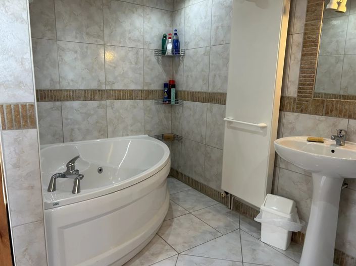 Image No.10-3 Bed House for sale