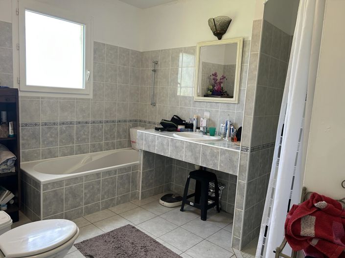 Image No.10-3 Bed House for sale