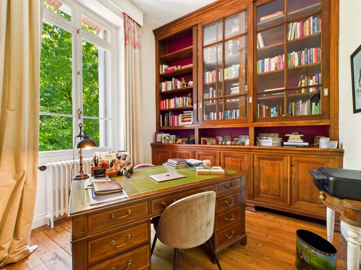 Image No.9-6 Bed House for sale