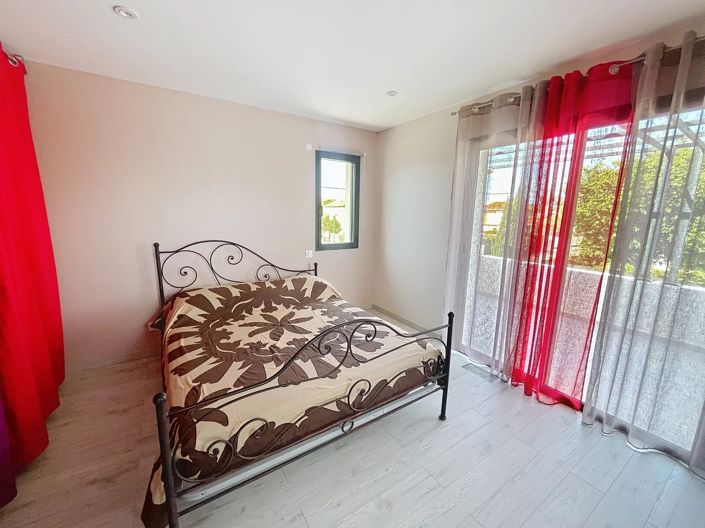 Image No.15-3 Bed House for sale