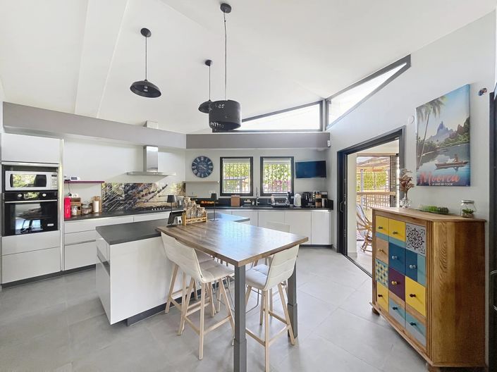 Image No.2-3 Bed House for sale