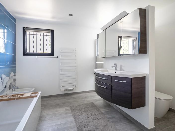 Image No.10-3 Bed House for sale