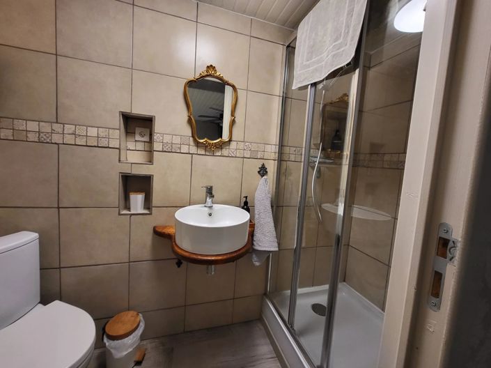 Image No.8-5 Bed House for sale