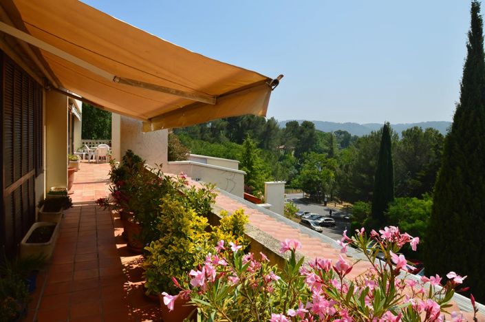 Image No.1-4 Bed Property for sale