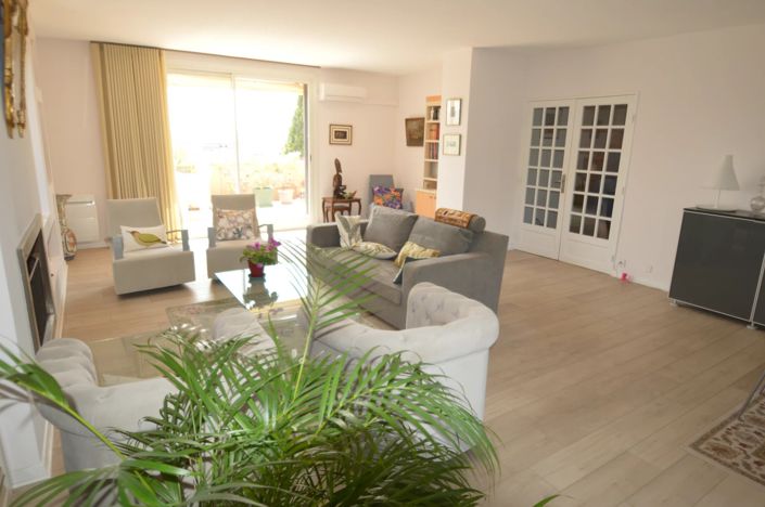 Image No.4-4 Bed Property for sale