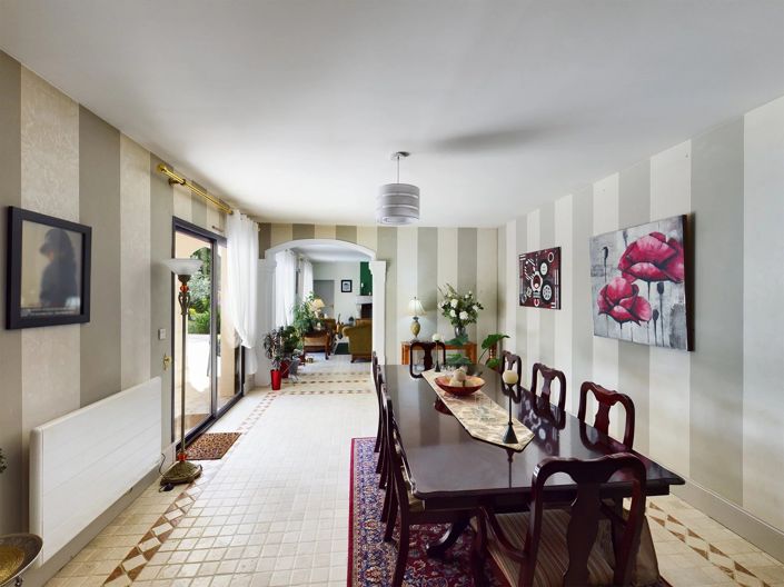 Image No.6-5 Bed House for sale