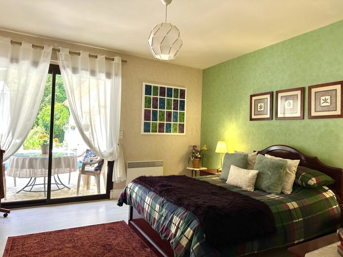 Image No.8-5 Bed House for sale