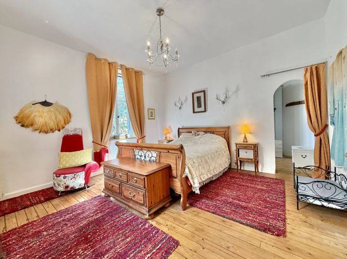 Image No.8-4 Bed House for sale