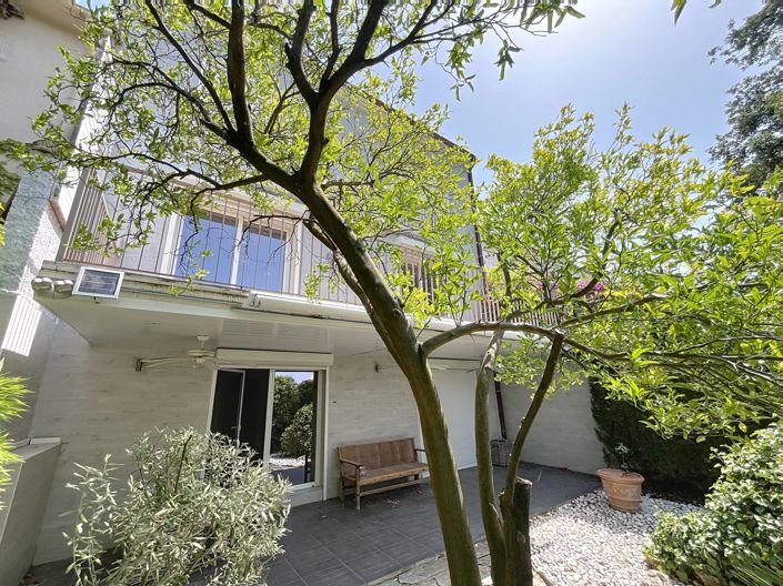 Image No.1-4 Bed House for sale