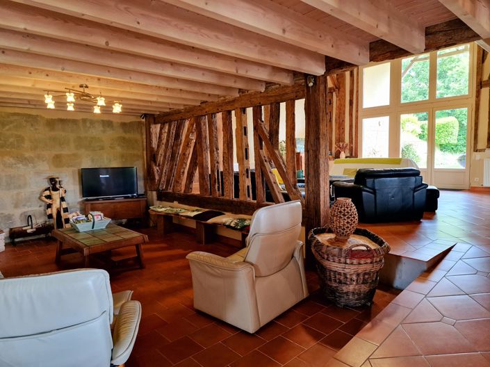 Image No.9-8 Bed House for sale