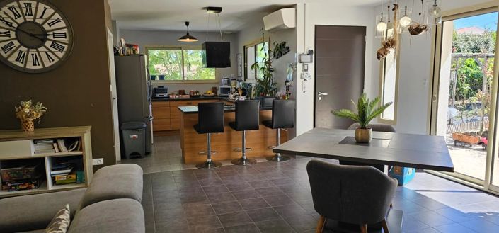 Image No.2-4 Bed House for sale