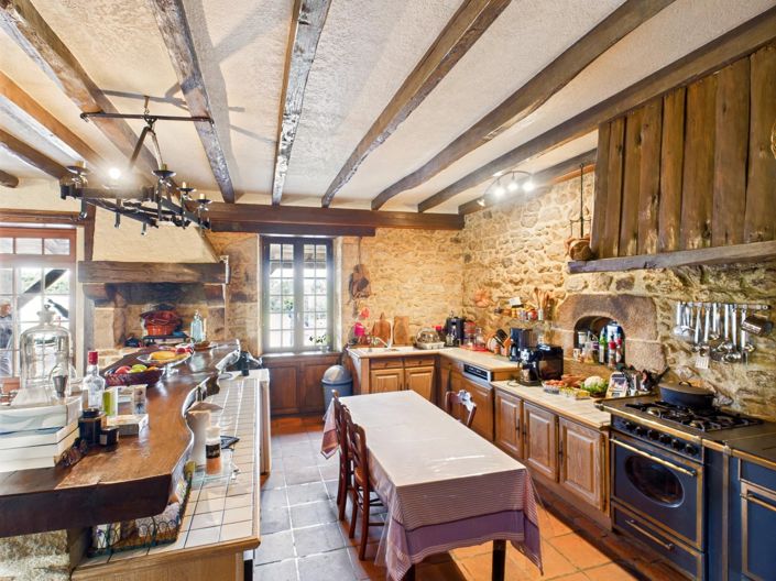 Image No.9-6 Bed House for sale